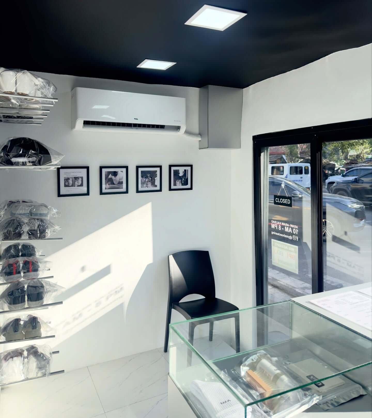YM Shoe Display
